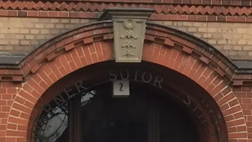 Portal des Werner Sutor-Stifts in Hamburg